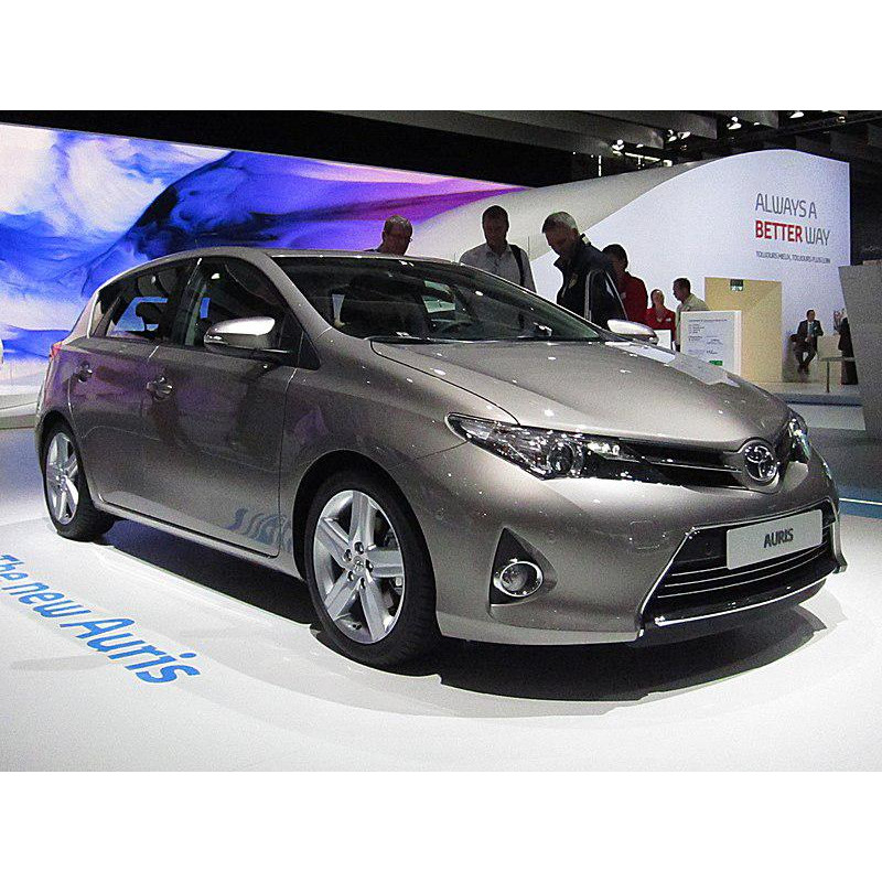 Решітка переднього бампера Toyota Auris E18 (12-15) чорна (FPS) 5311202440