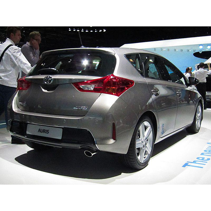 Решітка переднього бампера Toyota Auris E18 (12-15) чорна (FPS) 5311202440