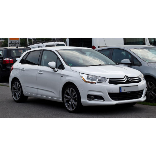 Решітка переднього бампера Citroen C4 2 2010-2017 середня (Signeda) 7422R5