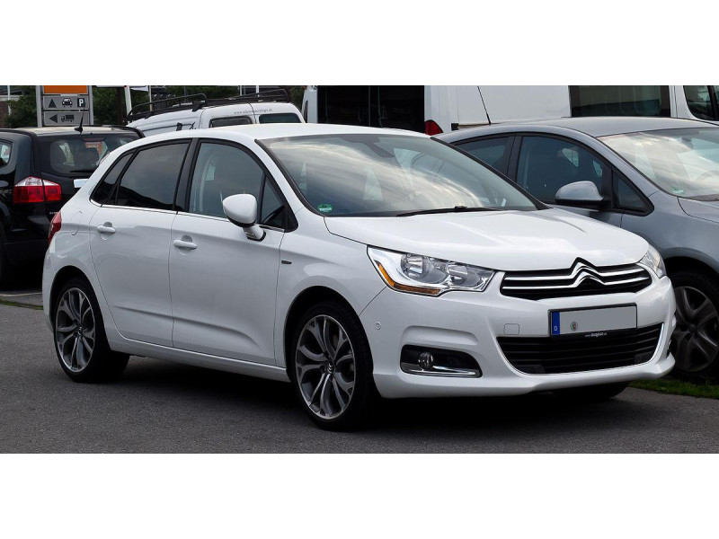 Решітка переднього бампера Citroen C4 2 10-17 середня (FPS) 7422R5