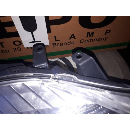 Фара передня права Toyota Corolla E15 07-09 (TP) мех./електрична, галоген 8113012A60