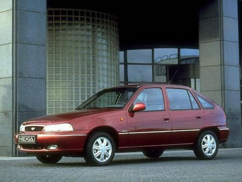 Скло задніх дверей Daewoo Nexia хетчбек 95- / Opel Kadett E хетчбек 85-91 праве (XYG) прозоре