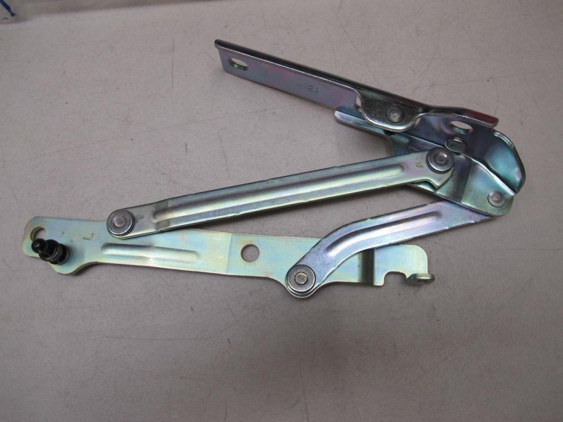 Завіс багажника правий Hyundai Sonata NF 04-07 OE 792203K000