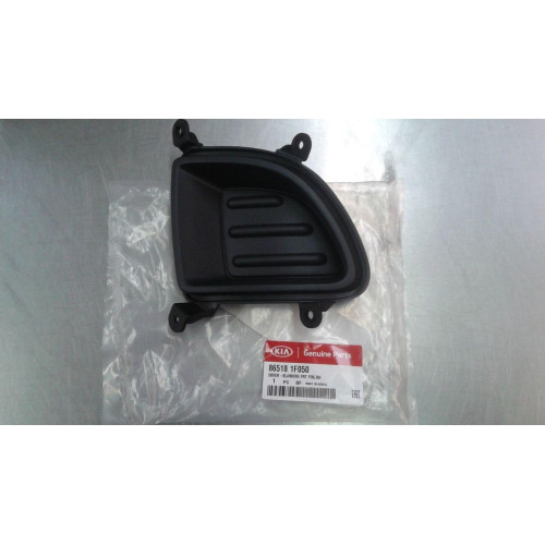 Заглушка права Kia Sportage 2005-2008 OE 865181F050