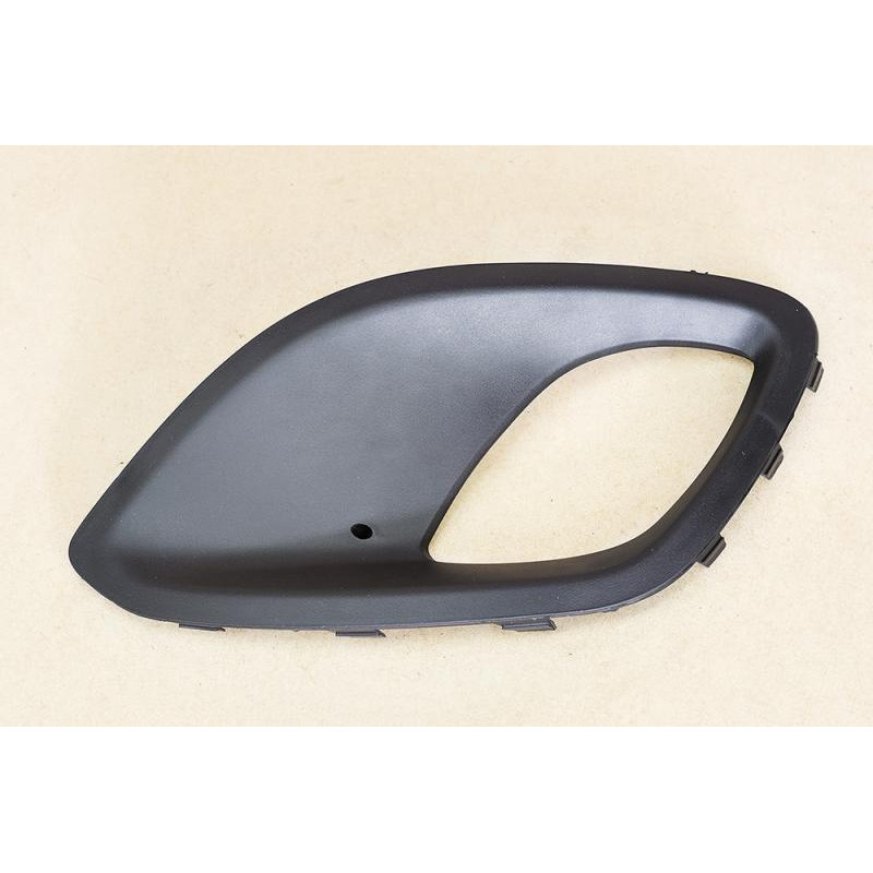 Рамка протитуманної фари ліва Kia Picanto 11-15 OE 865271Y020