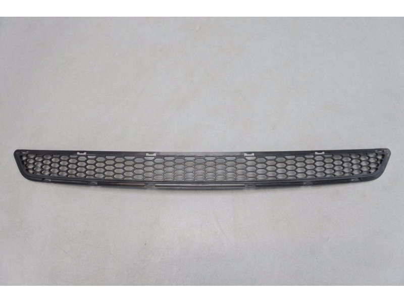 Решітка переднього бампера Hyundai H-1 08- OE 865804H000