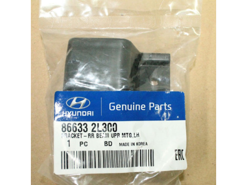 Кріплення заднього бампера середній Hyundai i30 2010-2012 866352L300