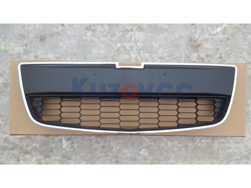 Решітка радіатор нижня Chevrolet Aveo T300 12-16 рамка хром. (FPS) 95019923