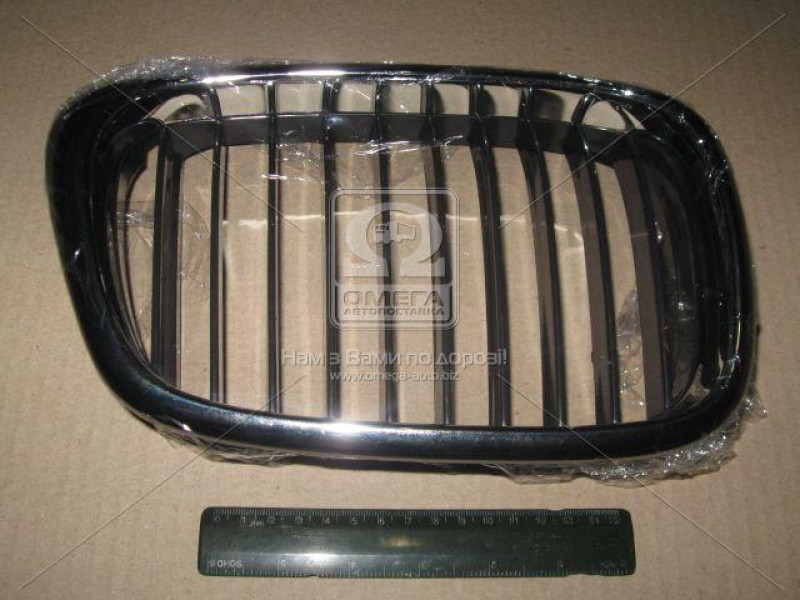 Решітка в капоті ліва BMW 5 E39 (Tempest)