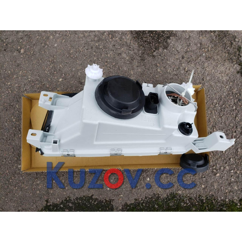 Фара передня права Skoda Octavia 97-00 (TYC) електрична, галоген 1U1941018A