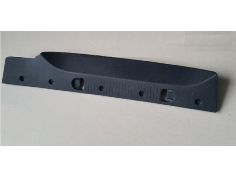 Накладка порога задніх дверей права Renault Dokker 12- (FPS) 828729905R