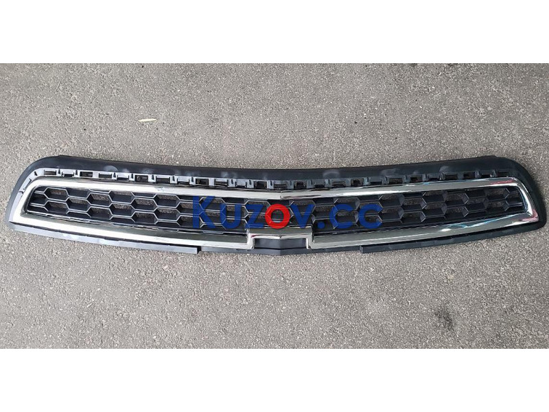 Решітка радіатора верхня Chevrolet Malibu 12-14 з хром молдингом (FPS) 20768835