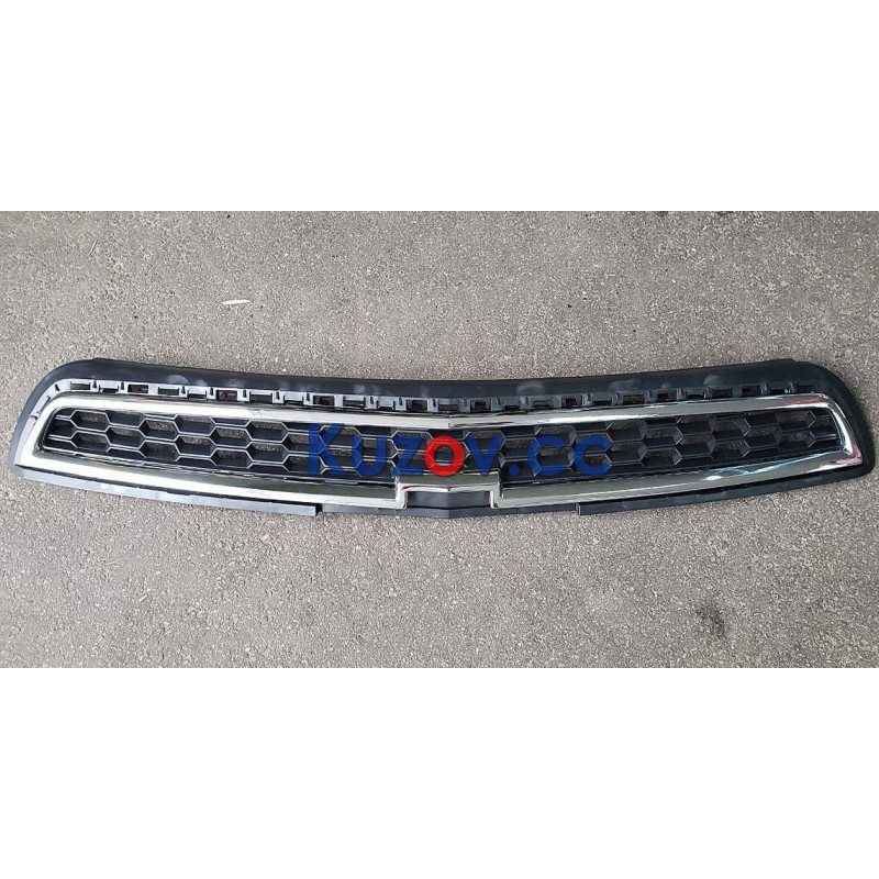 Решітка радіатора верхня Chevrolet Malibu 12-14 з хром молдингом (FPS)  20768835