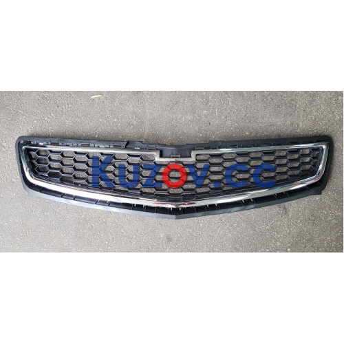 Решітка радіатора нижня Chevrolet Malibu 2012-2014 (Тайвань) з хром молдингом 22847848