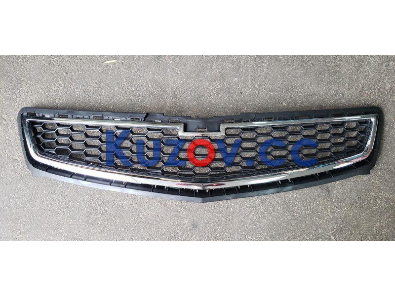 Решітка радіатора нижня Chevrolet Malibu 12-14 (Тайвань) з хром молдингом 22847848
