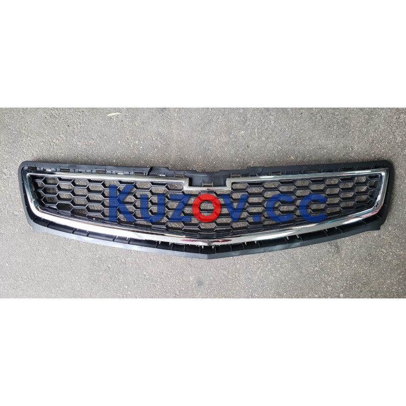 Решітка радіатора нижня Chevrolet Malibu 12-14 (Тайвань) з хром молдингом 22847848
