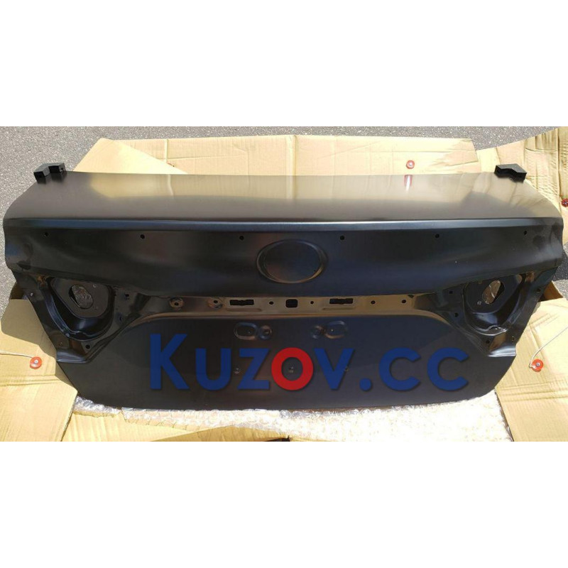 Кришка багажника під спойлер Toyota Camry SE V55 2014-2017 FPS 6440106A60