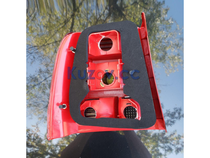 Ліхтар задній VW Passat B5 97-00 седан, правий (білий задній хід) (FPS) 3B5945112H