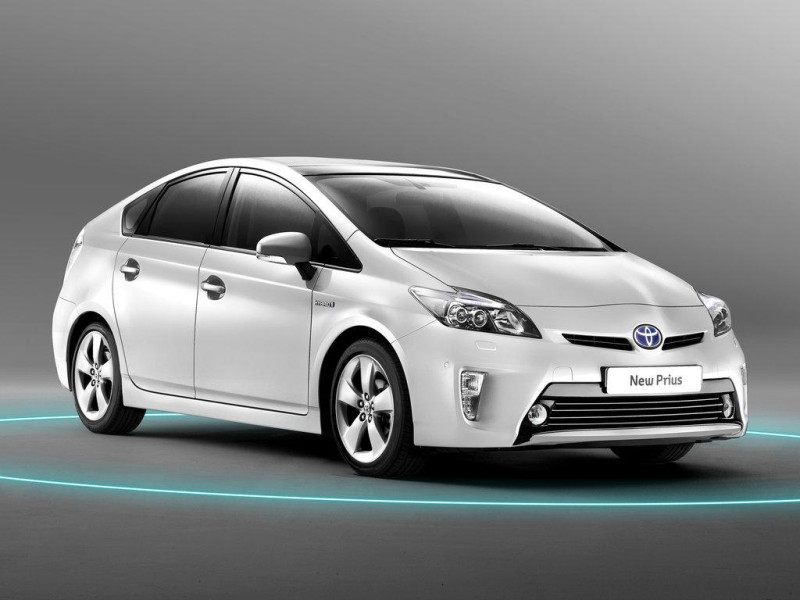 Решітка переднього бампера середня Toyota Prius 12-15 (Тайвань) з отв. 5310247020