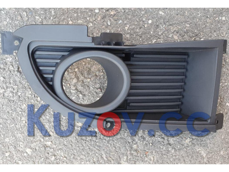 Решітка протитуманної фари Mitsubishi Lancer 9 - права (до 2006 року) MN150932