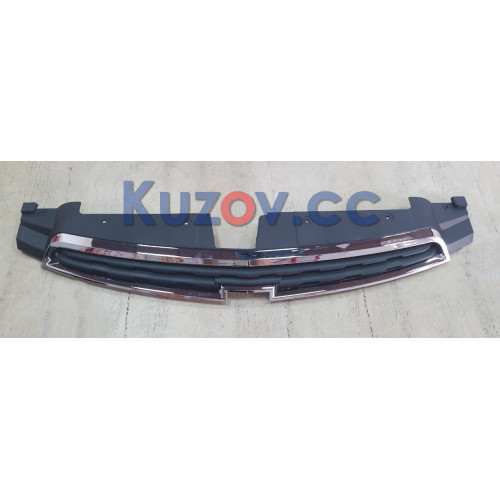 Решітка радіатора середня Chevrolet Cruze 2012-2015 FPS 95080503