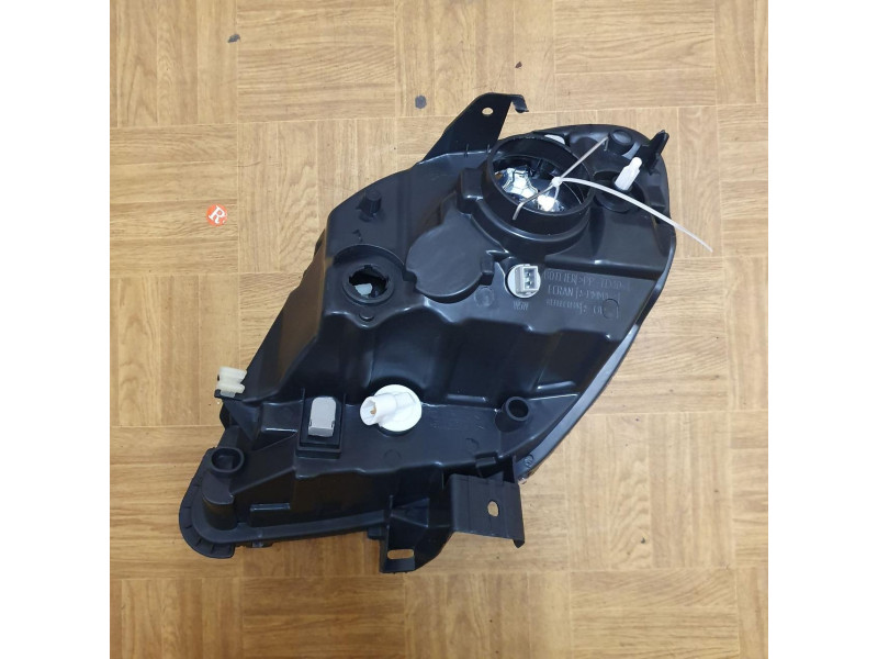 Фара Renault Kangoo 03-09 права. білий поворот білий поворот. 8200236591