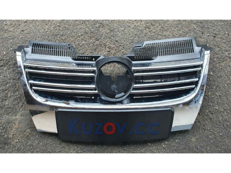 Решітка радіатора VW Golf 5 Variant 07-09 / Jetta 06-10 (з накладкою під номер) (PC) 1K5853653A