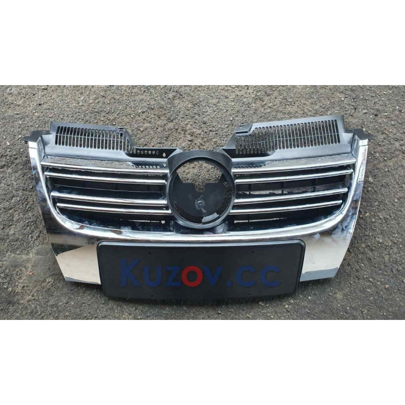 Решітка радіатора VW Golf 5 Variant 07-09 / Jetta 06-10 (з накладкою під номер) (PC) 1K5853653A