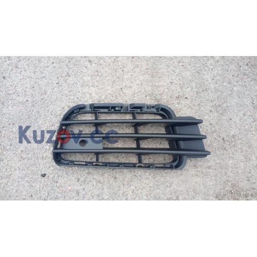 Решітка переднього бампера права VW Touareg 2 2010-2014 під п/тронік (LKQ) 7P6854662