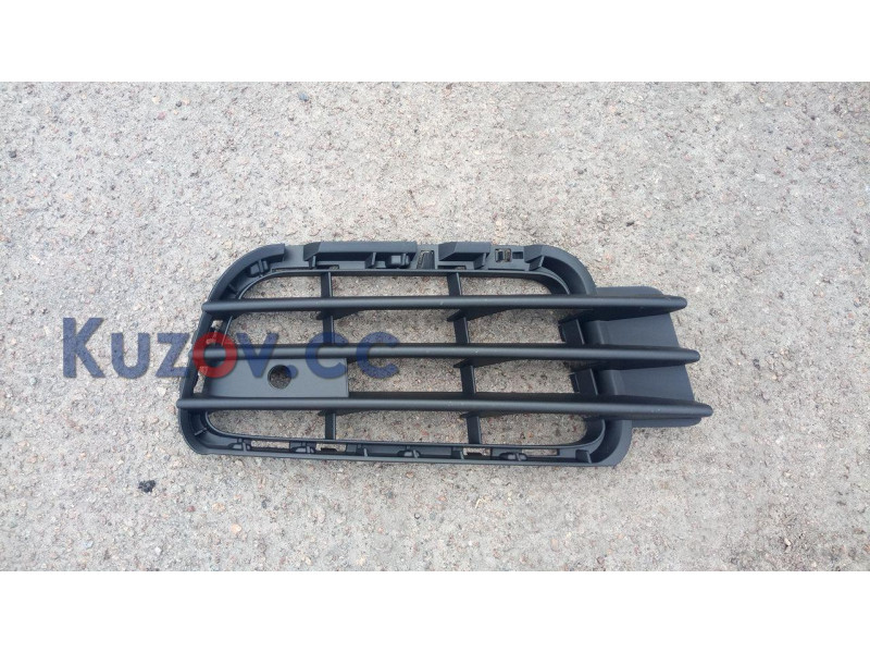 Решітка бампера права VW Touareg 2 10-14 під п/тронік (LKQ) 7P6854662