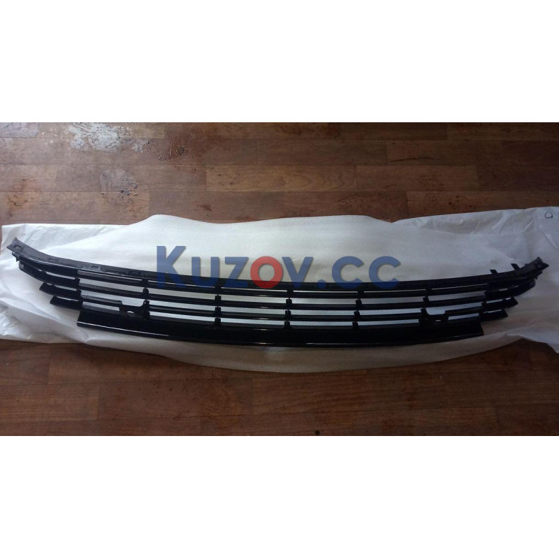 Решітка бампера середня VW Passat CC 12-16 (Китай) з отв. під п/тронік 3C8853677G041