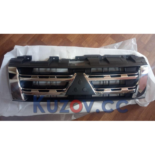 Решітка радіатора Mitsubishi Pajero 4 2012-2014 хром-чорна (FPS)