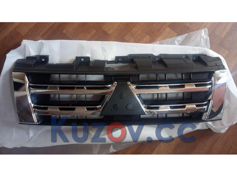 Решітка радіатора Mitsubishi Pajero 4 12-14 хром-чорна (FPS)