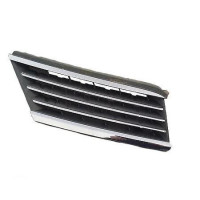 Решітка радіатора ліва (смужки) Nissan Tiida 05-12 арабська версія (FPS) 62330ED400