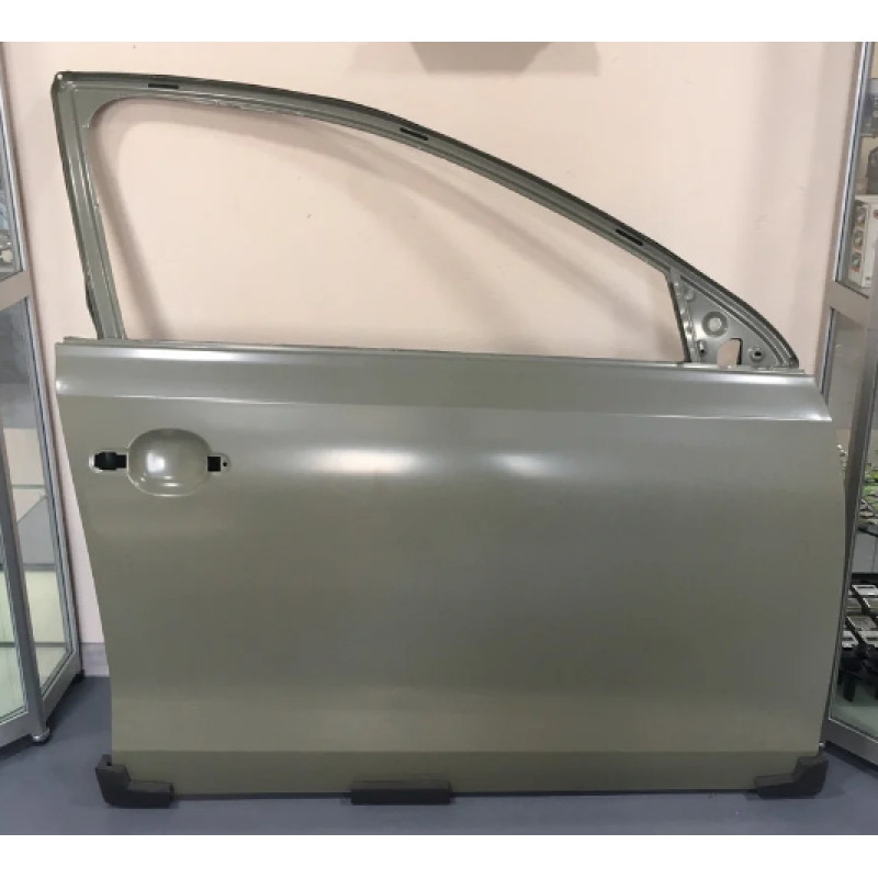 Двері передні праві VW Jetta 6 USA 2011-2018 Signeda 5C6831056B