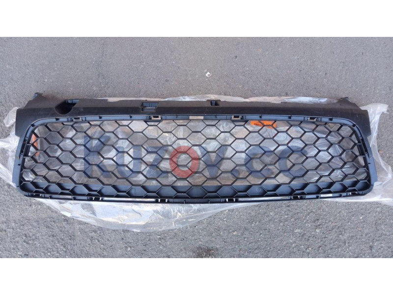 Решітка бампера Mazda 3 sedan 06-09 середня (Tempest)
