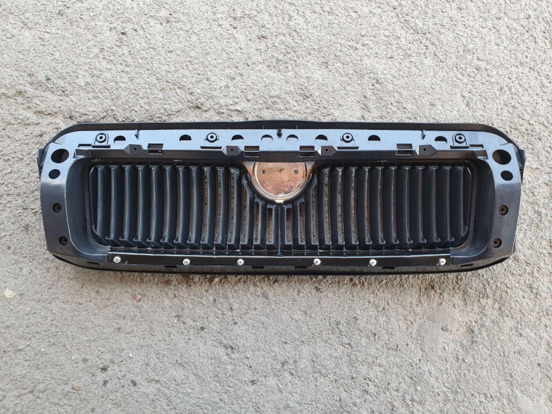 Решітка радіатора Skoda Octavia 97-00 (Тайвань) 1U0853653