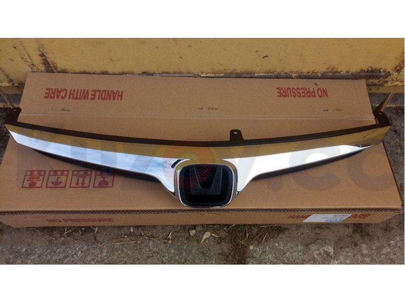 Решітка радіатора Honda Civic 4D 06-09 хром (FPS) 71121SNLT01