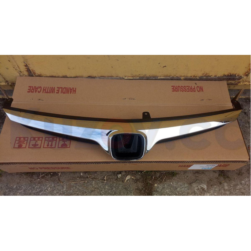 Решітка радіатора Honda Civic 4D 06-09 хром (FPS) 71121SNLT01