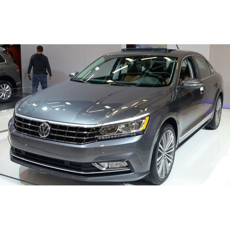 Решітка бампера ліва VW Passat B8 USA 15- (LKQ) 561854661LRYP