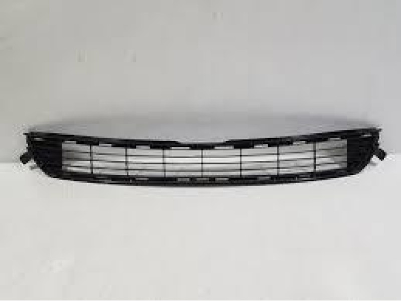 Решітка бампера середня Toyota RAV4 12-15 (LKQ) JAPAN версія 5311242090