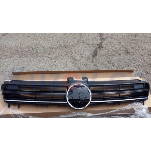 Решітка радіатора VW Golf 7 2013-2017 (Тайвань) під фари ксенон 5G0853651A