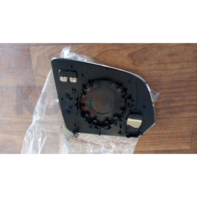 Вкладиш дзеркала лівий Mercedes V-class W447 2015- (Китай)