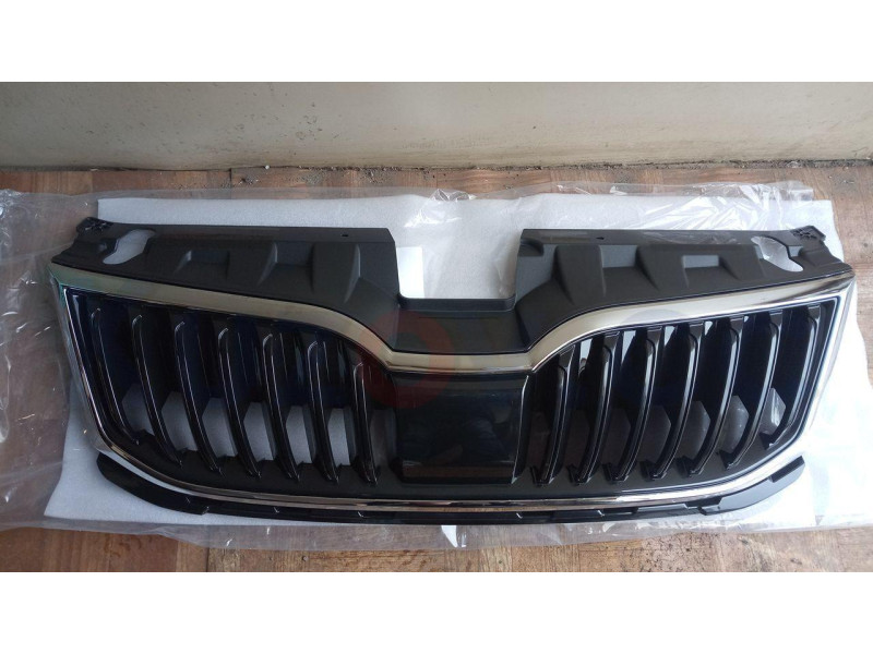 Решітка радіатора з молдингом Skoda Octavia A7 17-20 (FPS) 5E0853653AZD4, 5E0853761C