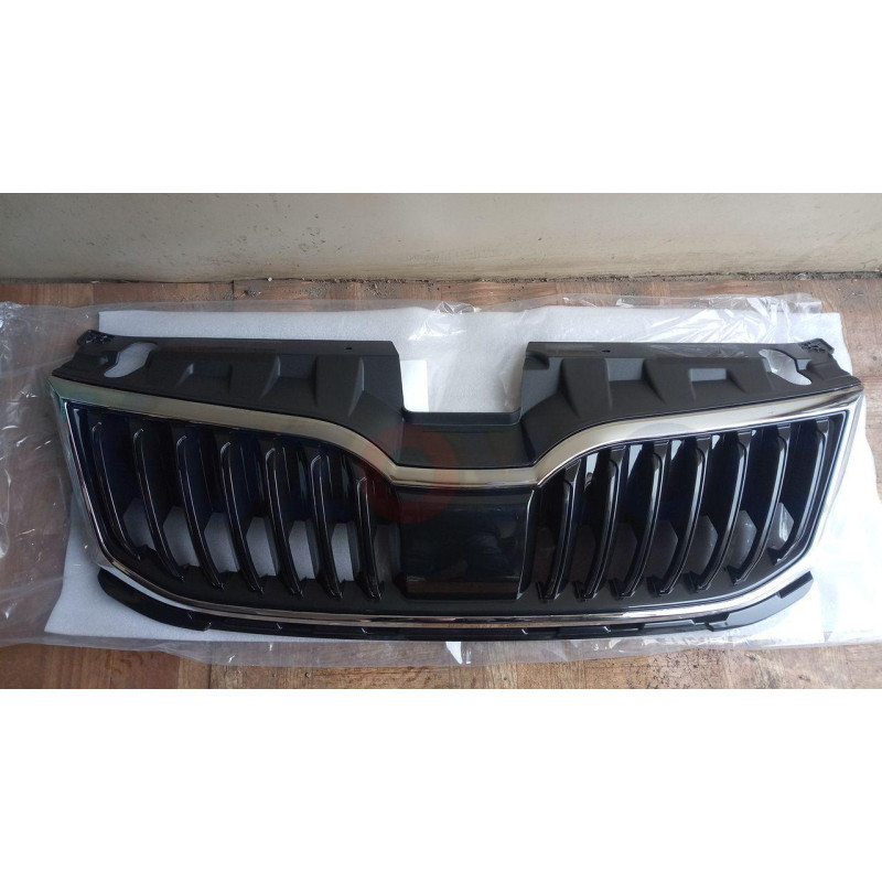 Решітка радіатора з молдингом Skoda Octavia A7 17-20 (FPS) 5E0853653AZD4, 5E0853761C