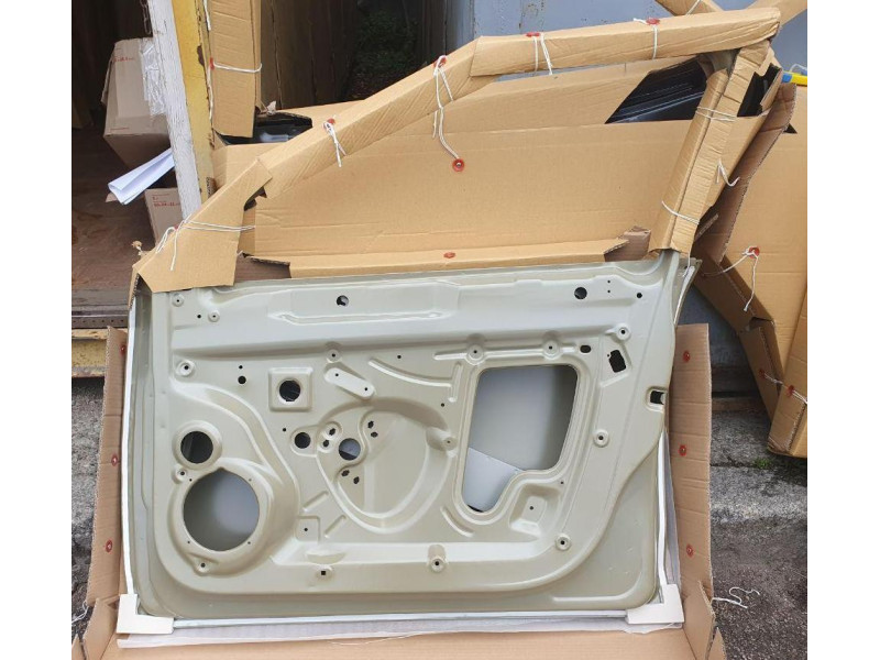 Передні двері ліві VW Jetta 6 2011-2018 FPS 5C6831055B