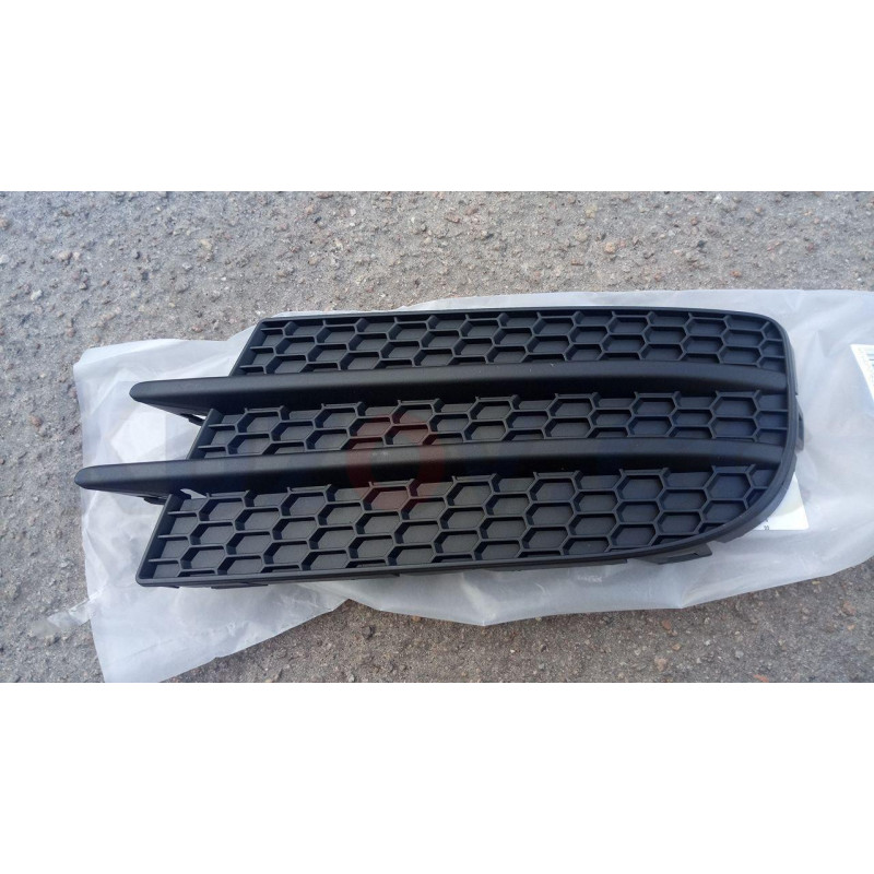 Решітка бампера VW Tiguan 11-17 ліва заглушка (LKQ) 5N0853665D9B9