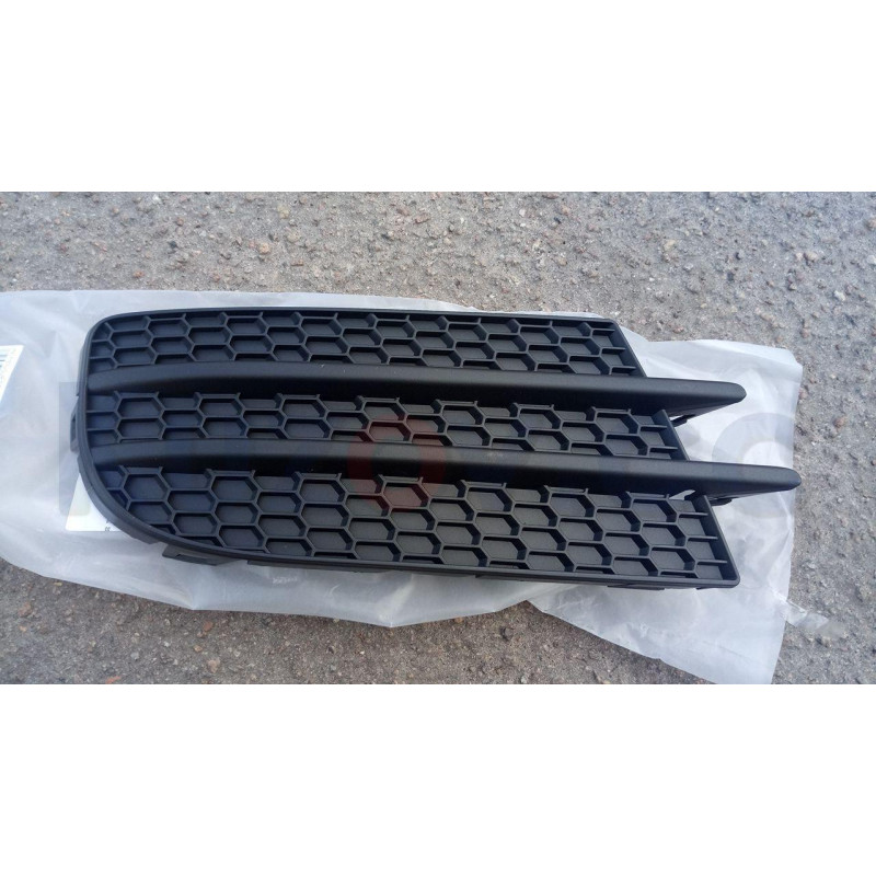 Решітка бампера VW Tiguan 11-17 права заглушка (LKQ) 5N0853666D9B9