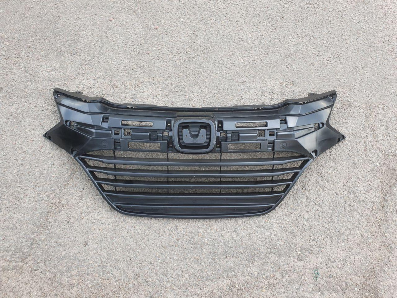 Решітка радіатора Honda HR-V 16-18 центральна (Signeda) 71121T7WA00