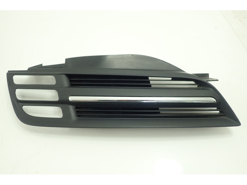 Решітка радіатора Nissan Micra 03-05 хром/чорний (FPS) 62320AX600